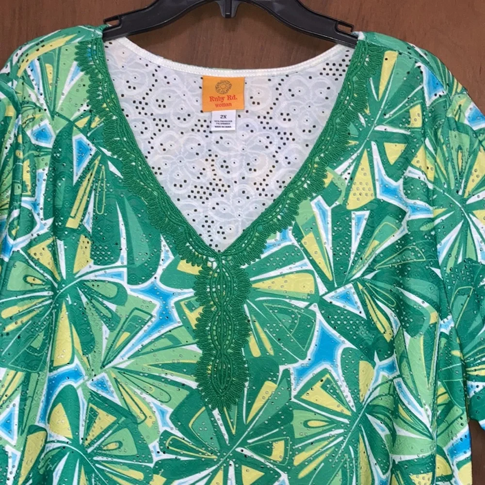3/$45 Ruby Rd top retro abstract floral print crochet like detail boho blouse 2X - Picture 14 of 17